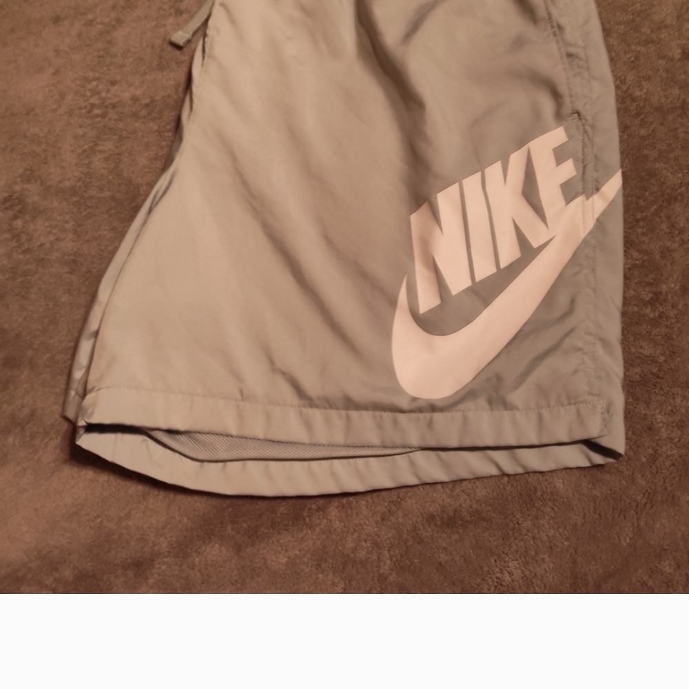 Nike Men's Athletic Light Gray Shorts